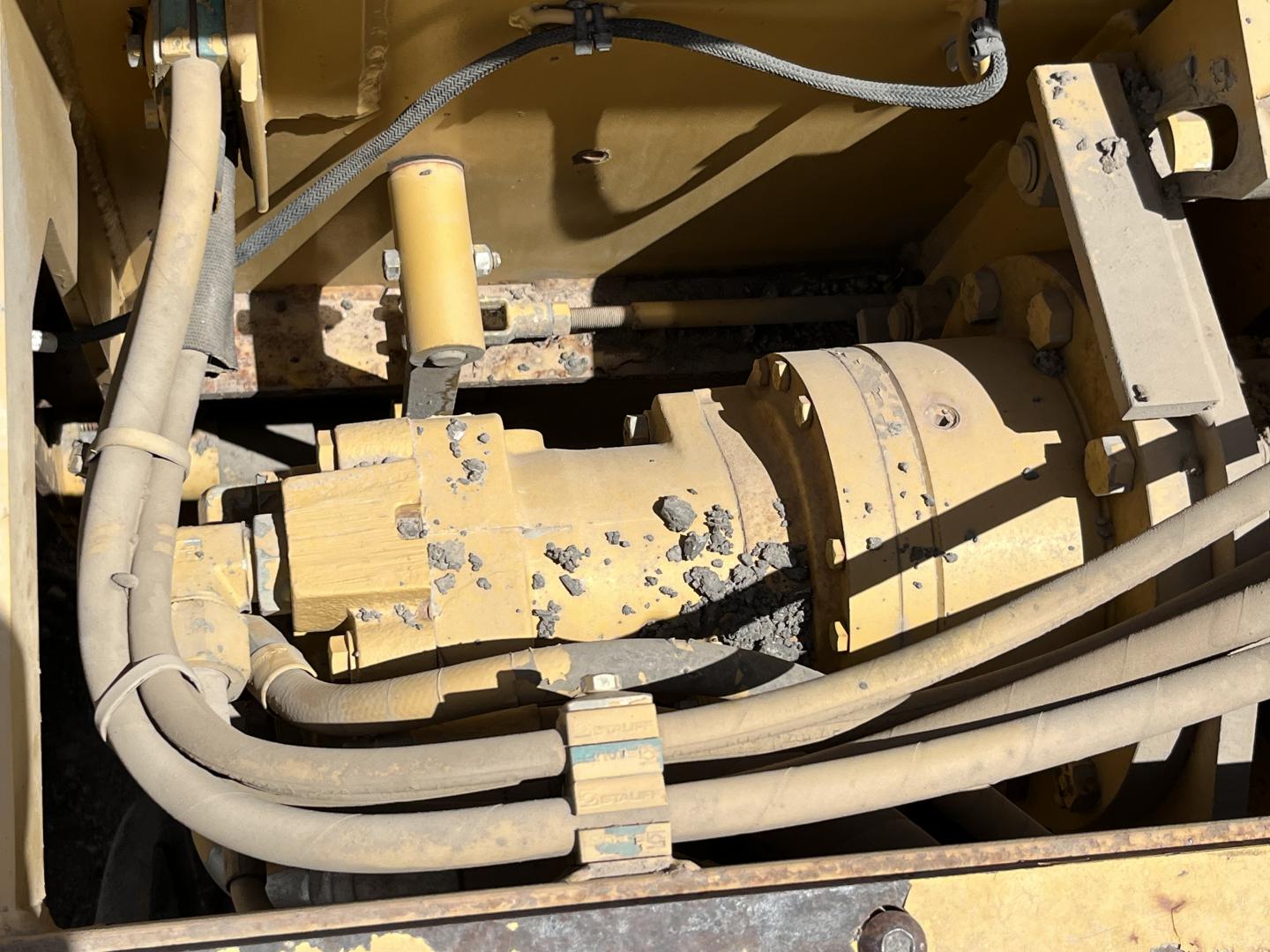 ./imagenes/INVOICE/2019/16430/PAVIMENTADORA CATERPILLAR AP-1055B PARA REFACCIONES (18).JPG